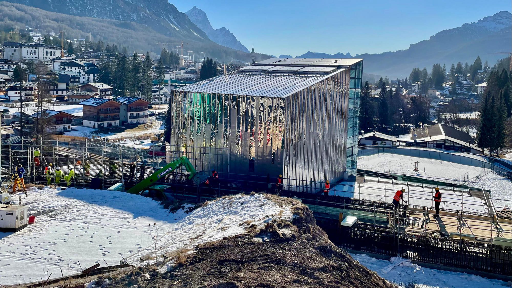 Cortina Sliding Centre