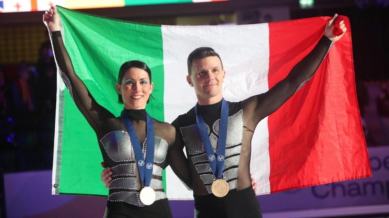  Danza sul ghiaccio, Guignard e Fabbri si tingono d'oro a Tallinn: terzo titolo consecutivo agli Europei