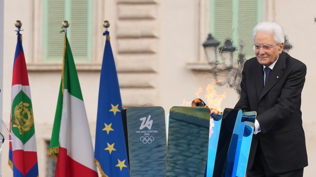 Il Presidente Mattarella accende il braciere del viaggio della fiamma olimpica: “Ravviviamo speranza di pace e progresso”