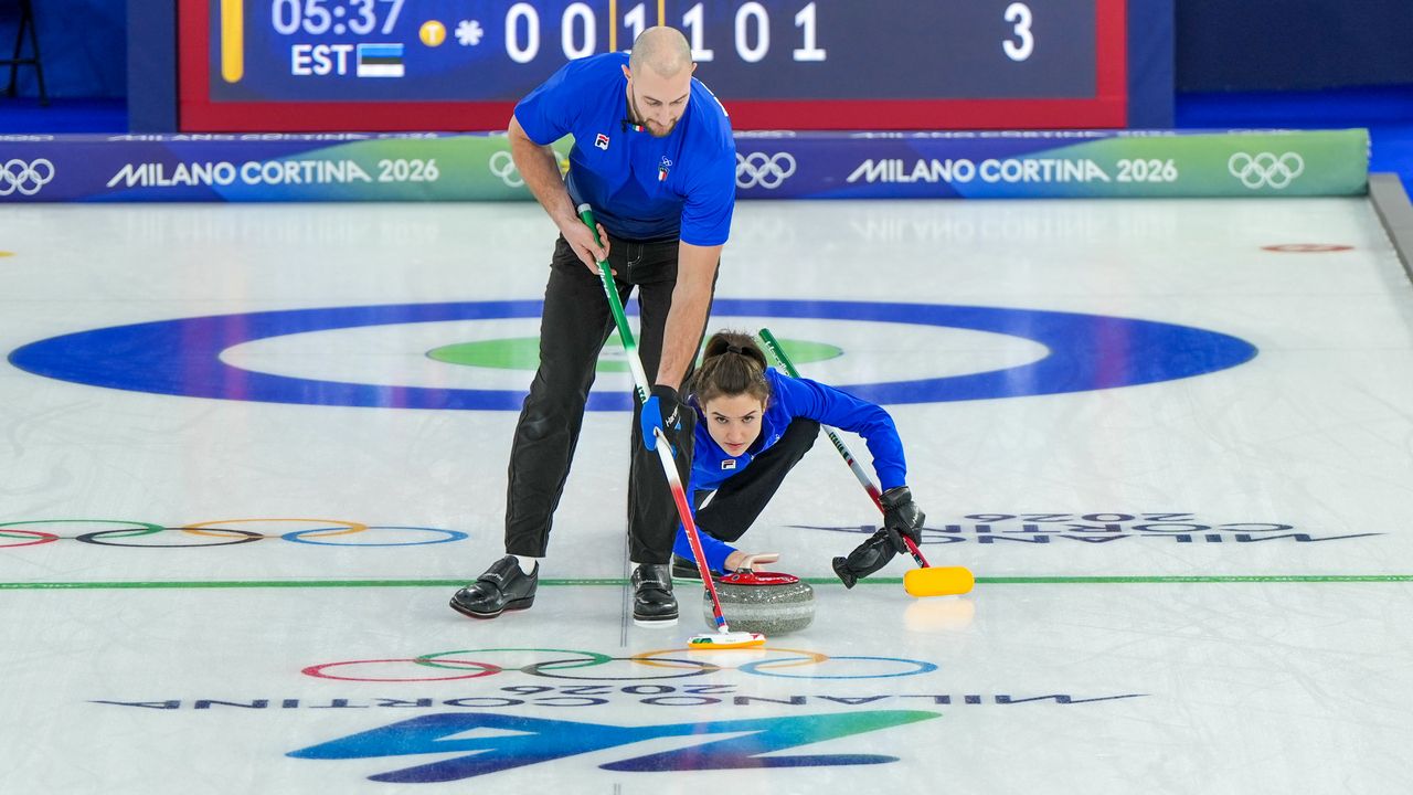 Curling: Stefania Constantini e Amos Mosaner avanzano in semifinale nel doppio misto